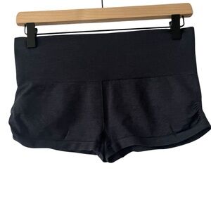 Lululemon Athletica Women's 6 Gray Short Gray Yoga Shorts 2 in Inseam Sporty